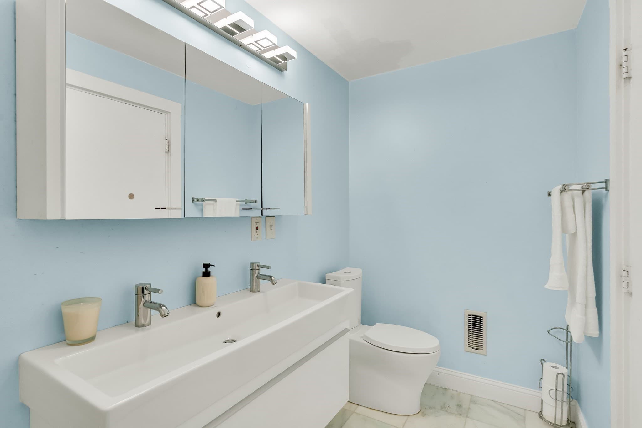 Condominium at 124 Chestnut St # 1, Brookline MA 02445, Brookline, photo 6 of 27
