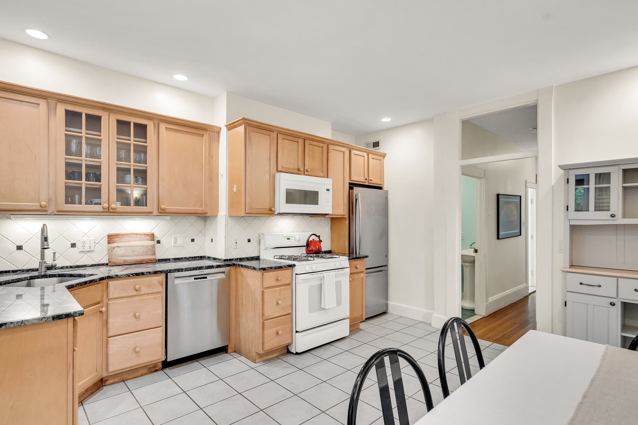 Condominium at 124 Chestnut St # 1, Brookline MA 02445, Brookline, photo 15 of 27