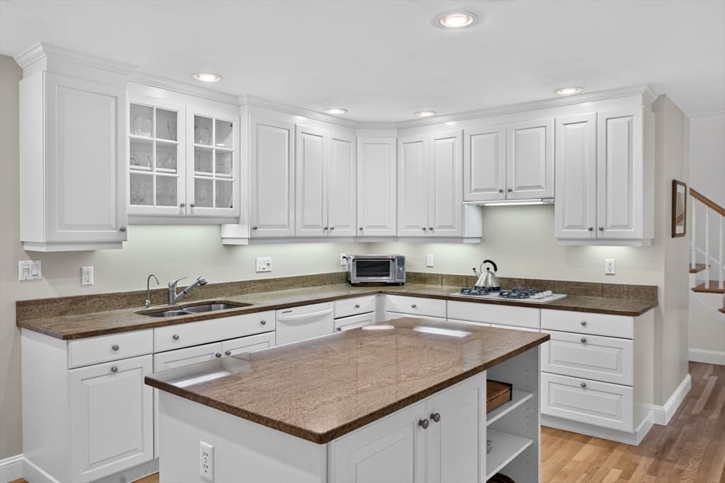Single Family Residence at 28 Longshank Cir, Falmouth MA 02536, Falmouth, photo 6 of 31