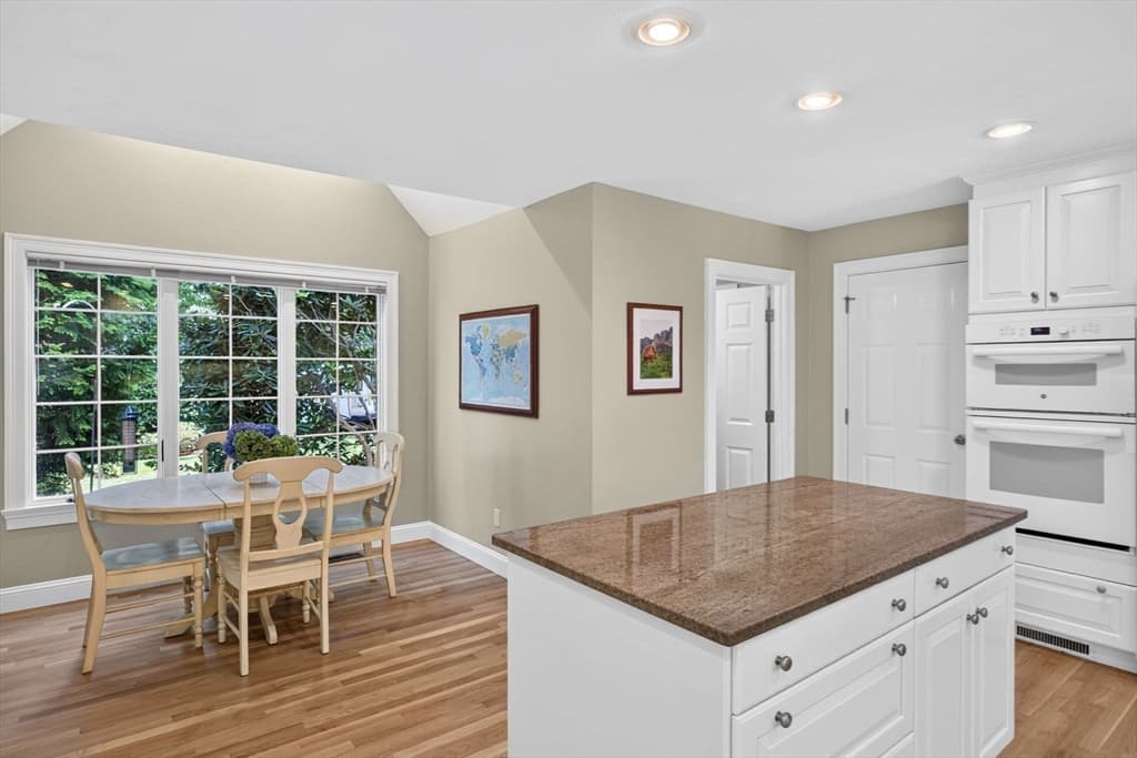 Single Family Residence at 28 Longshank Cir, Falmouth MA 02536, Falmouth, photo 7 of 31