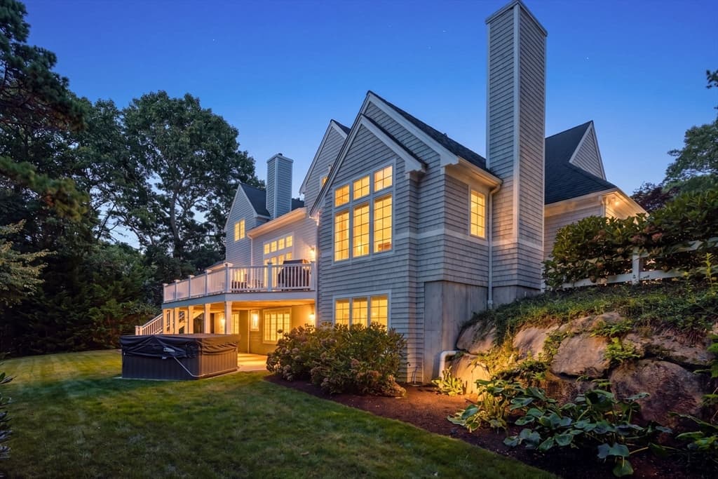28 Longshank Cir, Falmouth MA 02536