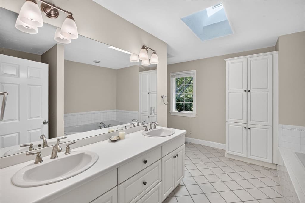 Single Family Residence at 28 Longshank Cir, Falmouth MA 02536, Falmouth, photo 10 of 31
