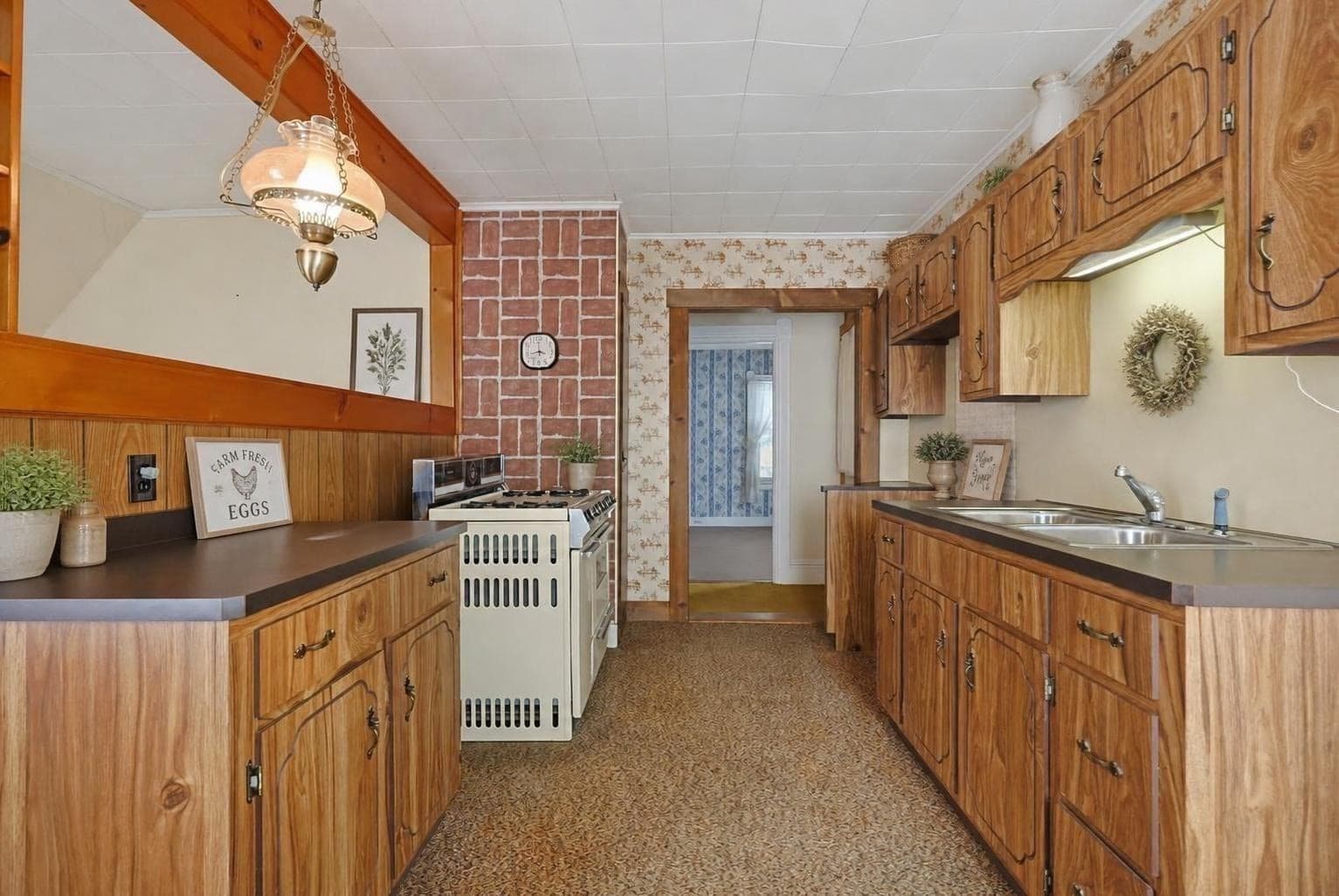 Single Family Residence at 19 Irving St, Spencer MA 01562, Spencer, photo 19 of 35