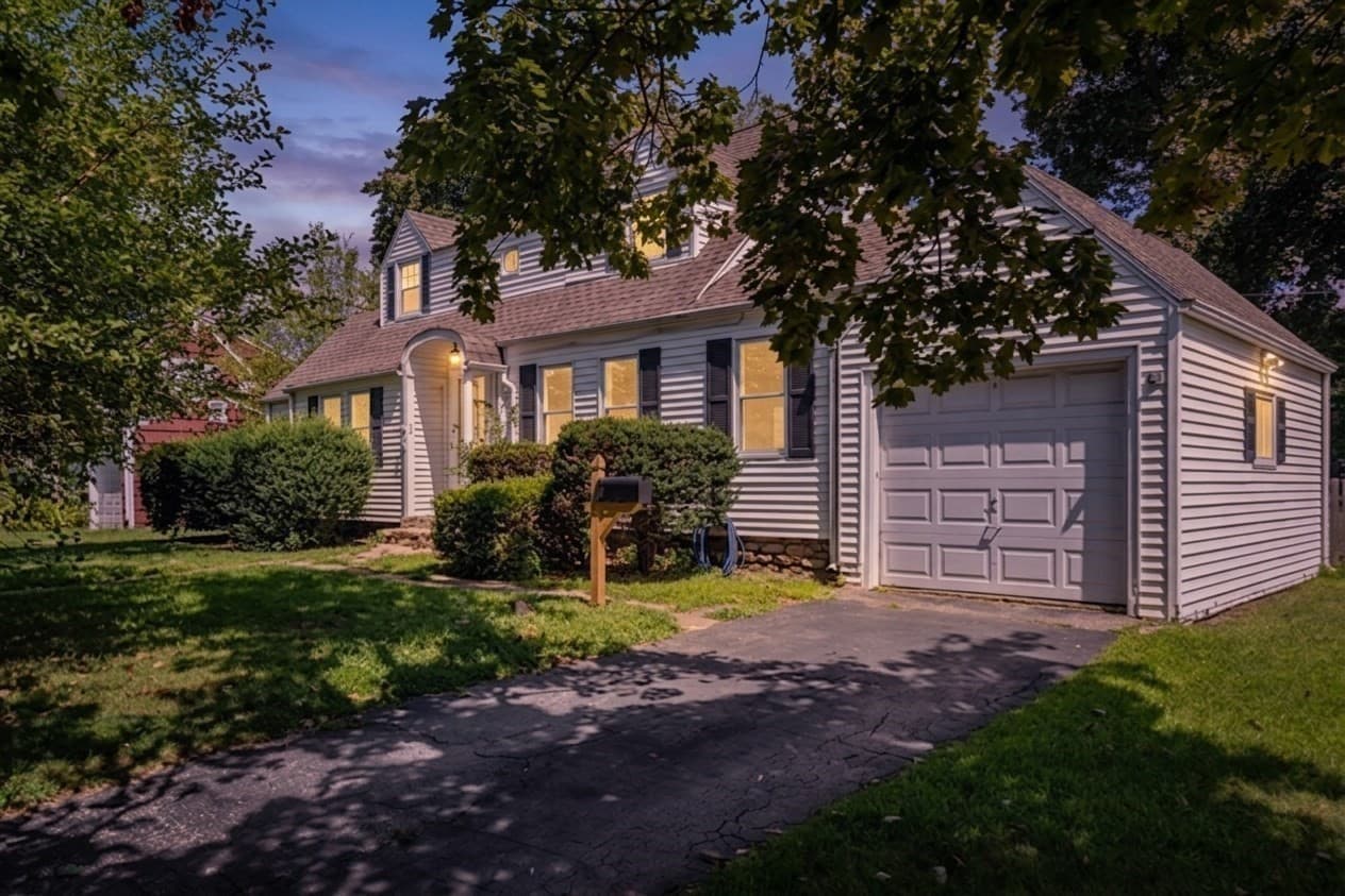 Single Family Residence at 515 Lake Avenue, Worcester MA 01604, Worcester, photo 2 of 33