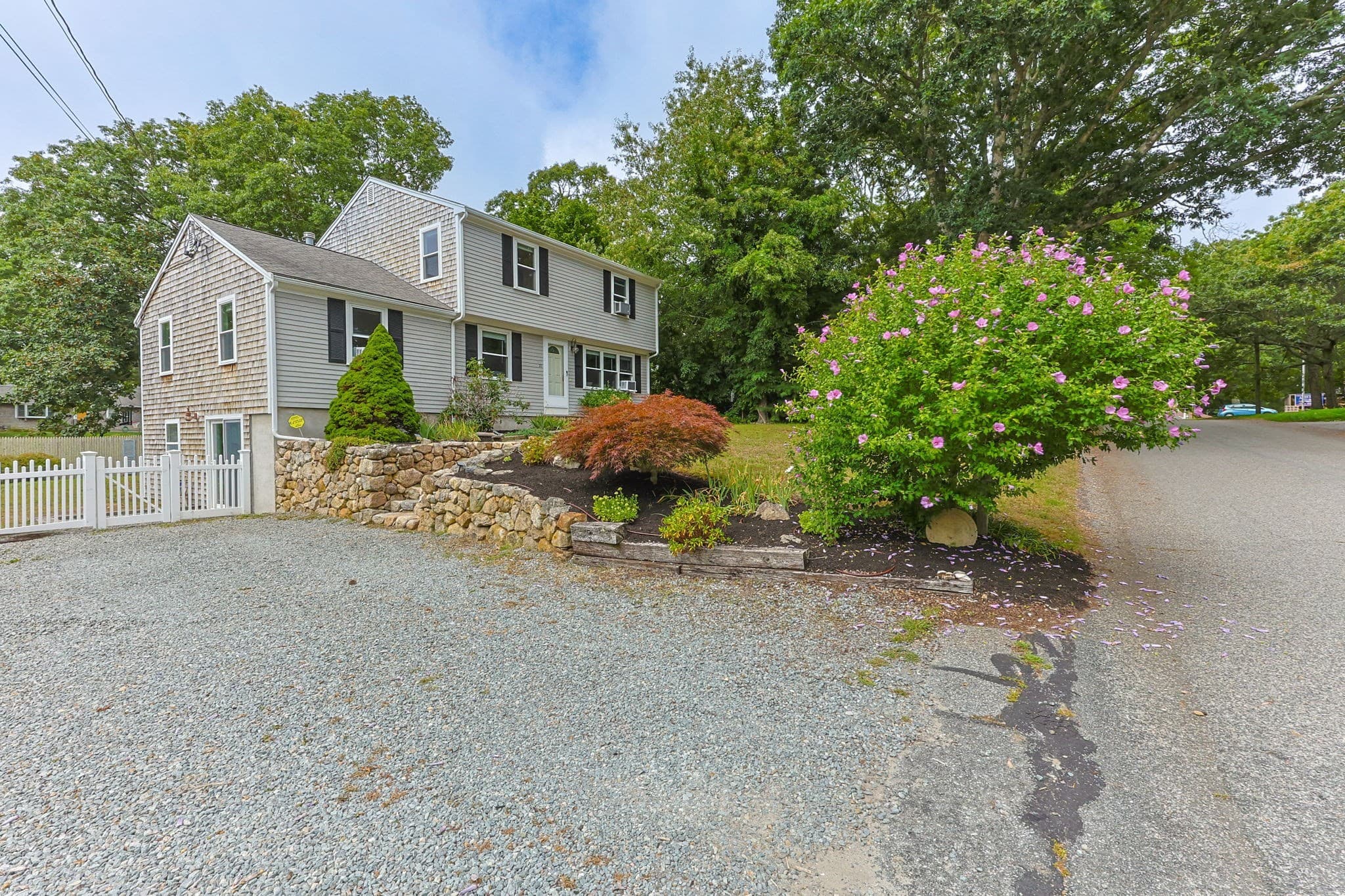 Single Family Residence at 33 Lakefield Rd, Yarmouth MA 02664, photo 3 of 33
