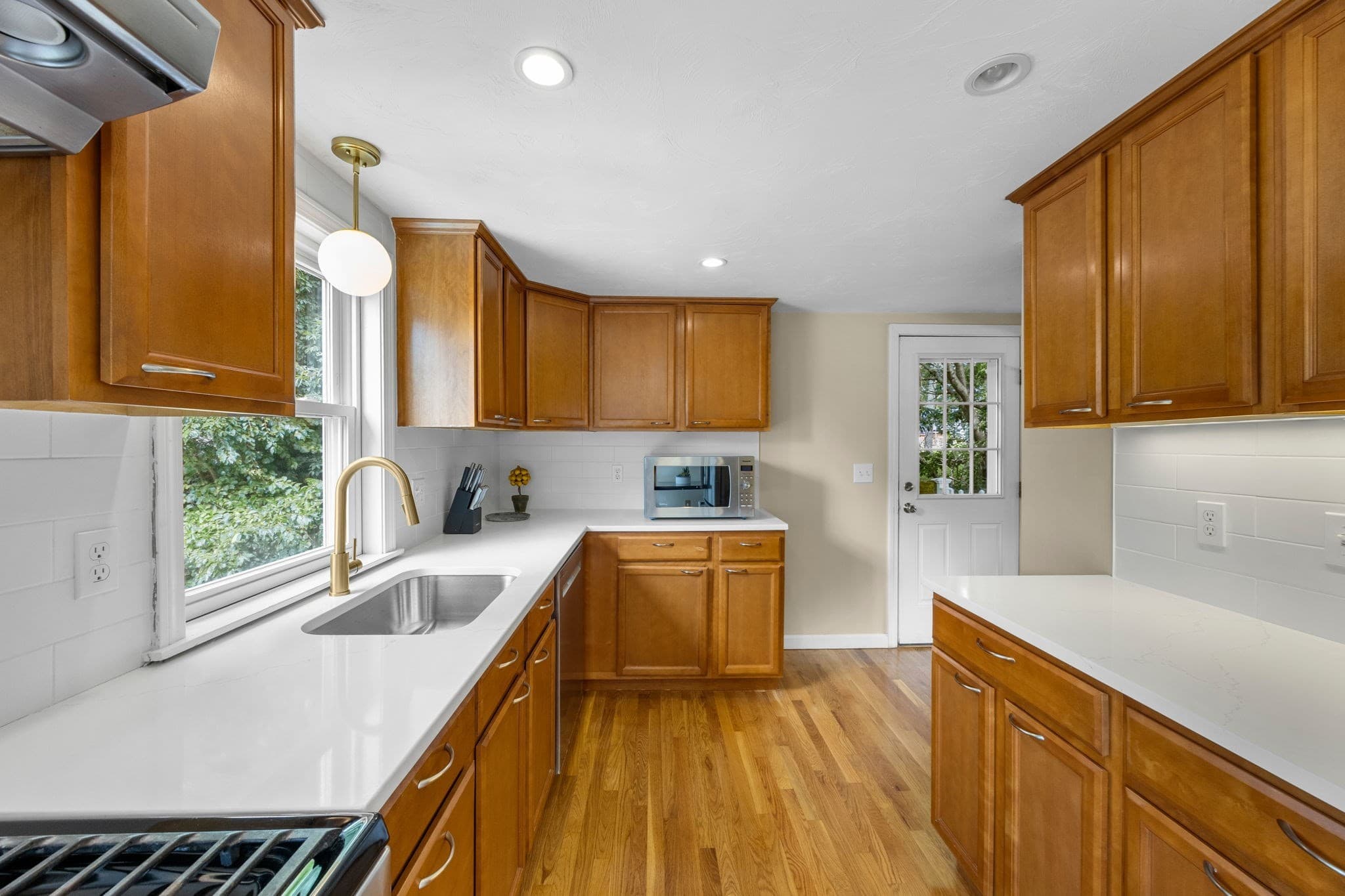 Single Family Residence at 33 Lakefield Rd, Yarmouth MA 02664, photo 9 of 33