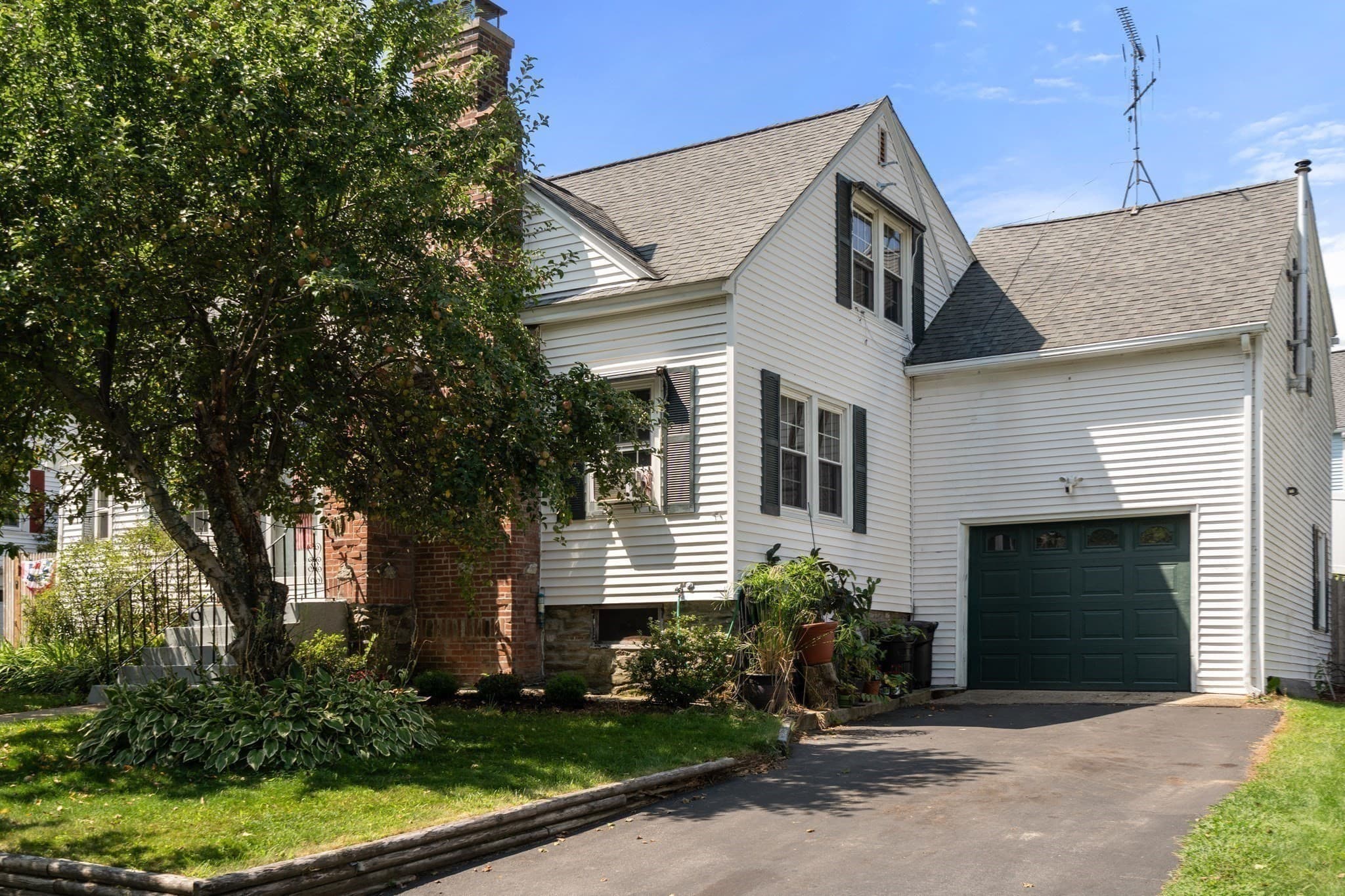 Single Family Residence at 8 Cardinal, Worcester MA 01602, Worcester, photo 2 of 38