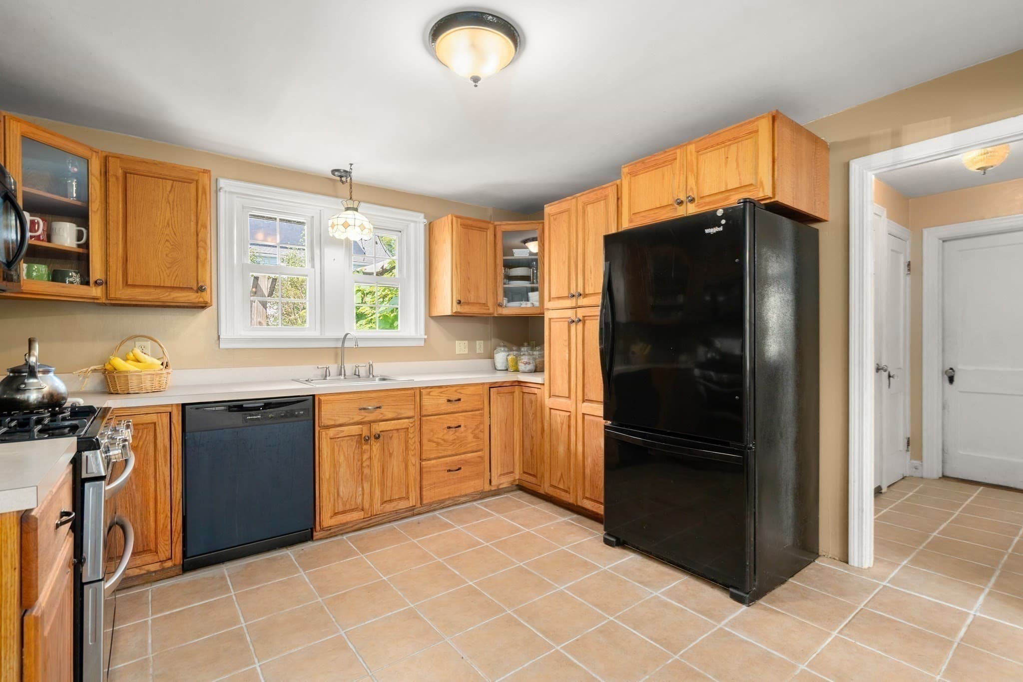 Single Family Residence at 8 Cardinal, Worcester MA 01602, Worcester, photo 4 of 38