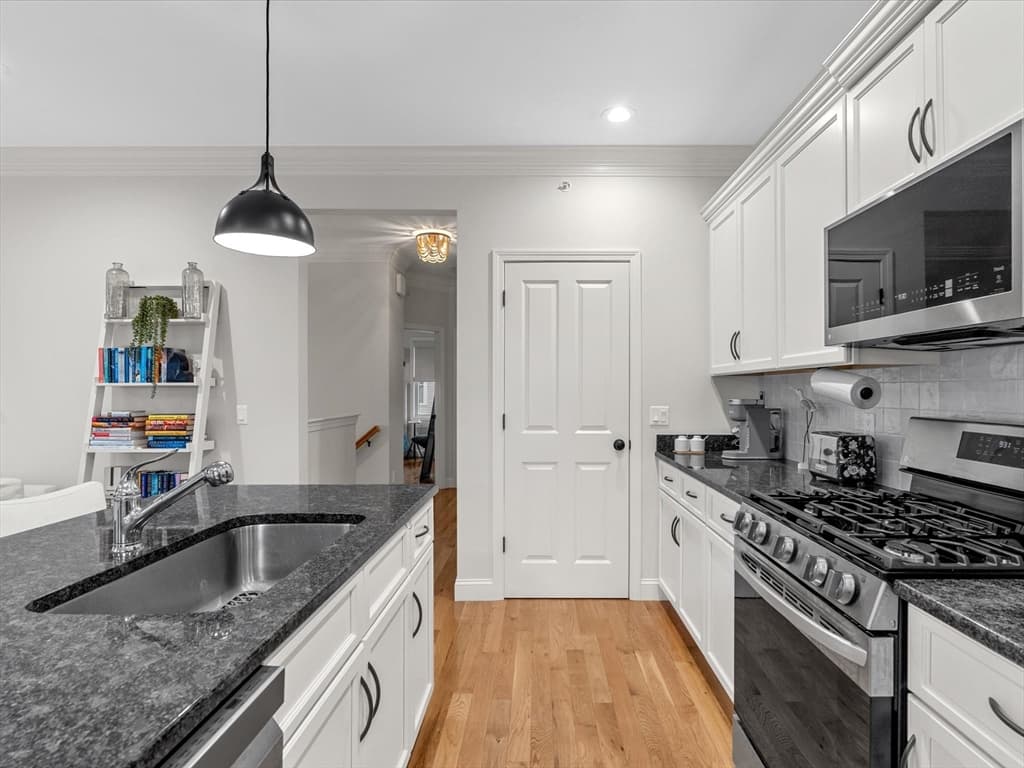 Single Family Residence at 7 Sunflower Way, Plymouth MA 02360, Plymouth, photo 6 of 31
