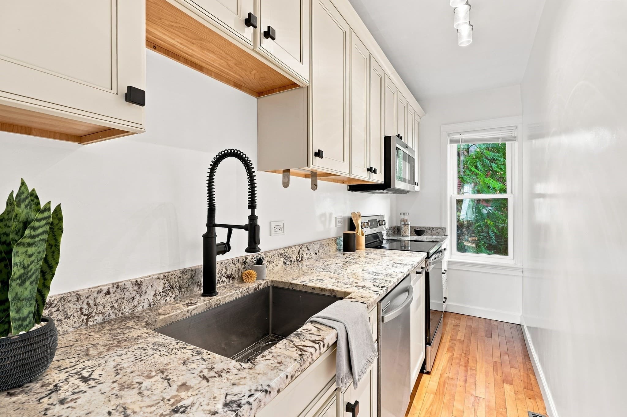 2 Family - 2 Units Up/Down at 24 Ingleside Avenue, Worcester MA 01604, Worcester, photo 8 of 42