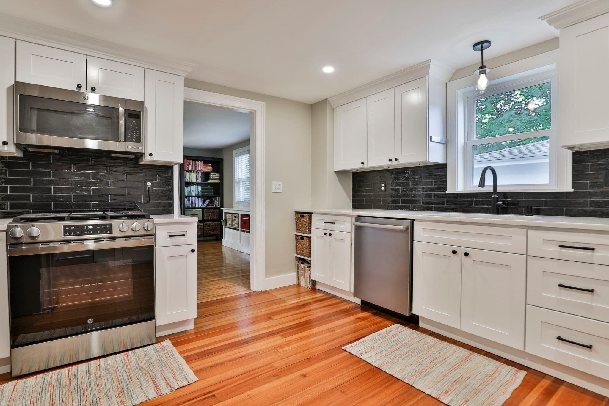 Single Family Residence at 381 Willow St, Mansfield MA 02048, Mansfield, photo 9 of 36