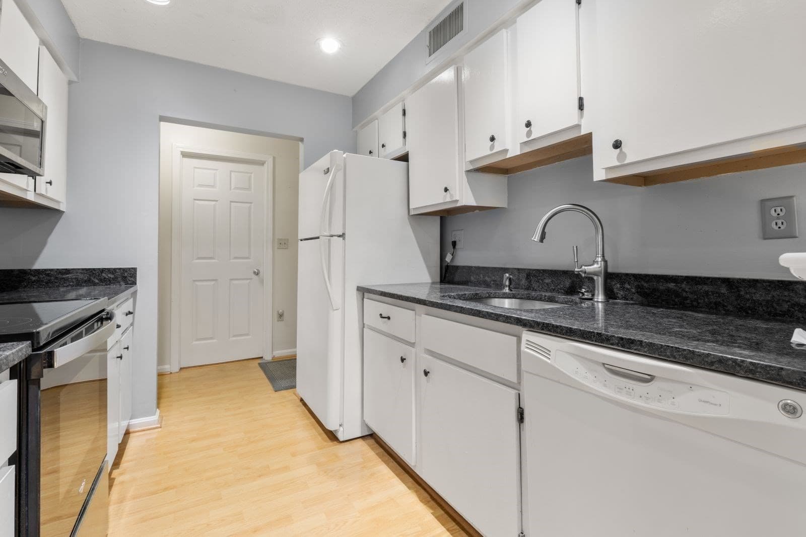 Condominium at 12 Beals Cove Rd # B, Hingham MA 02043, Hingham, photo 2 of 22