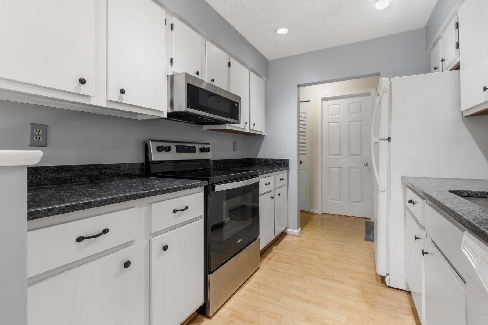 Condominium at 12 Beals Cove Rd # B, Hingham MA 02043, Hingham, photo 3 of 22