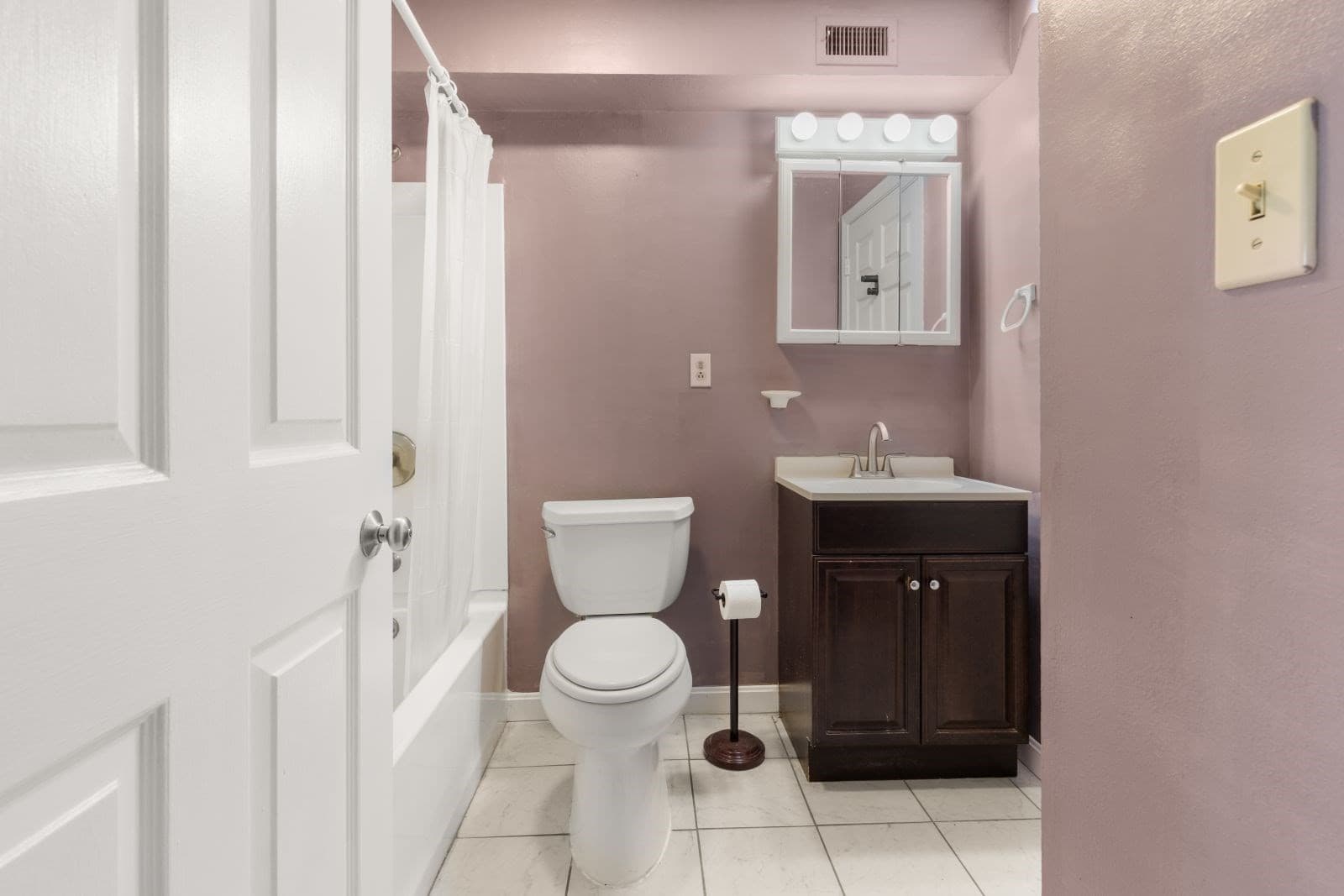 Condominium at 12 Beals Cove Rd # B, Hingham MA 02043, Hingham, photo 10 of 22