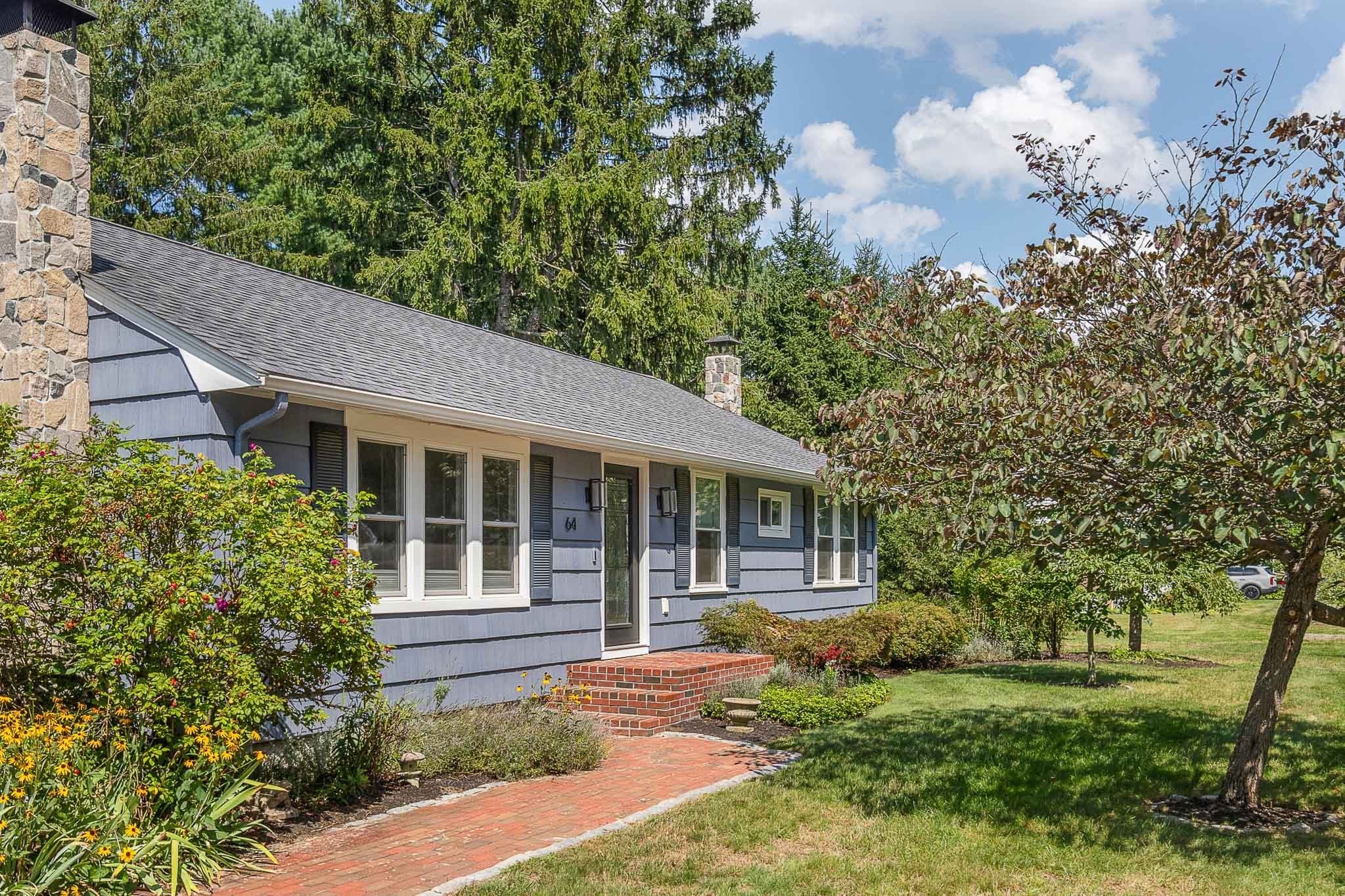 Single Family Residence at 64 Chestnut St, Foxboro MA 02035, Foxboro, photo 3 of 29