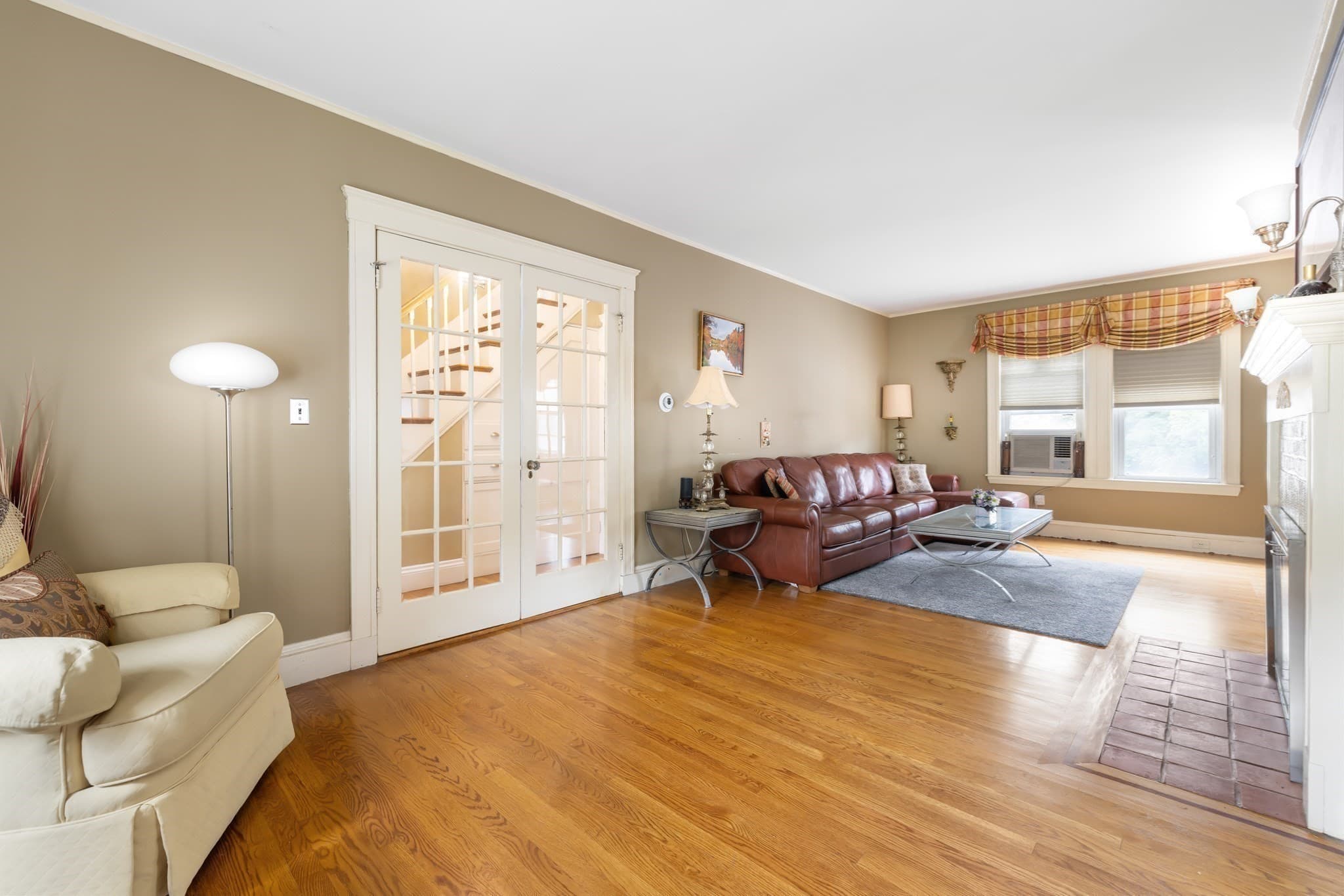 Single Family Residence at 820 Beaver St, Waltham MA 02452, photo 6 of 36