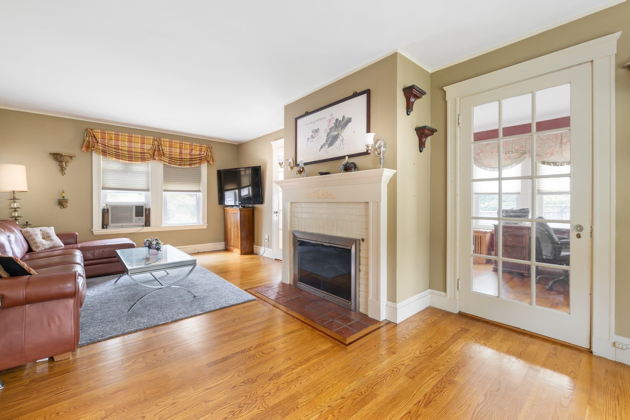 Single Family Residence at 820 Beaver St, Waltham MA 02452, photo 5 of 36
