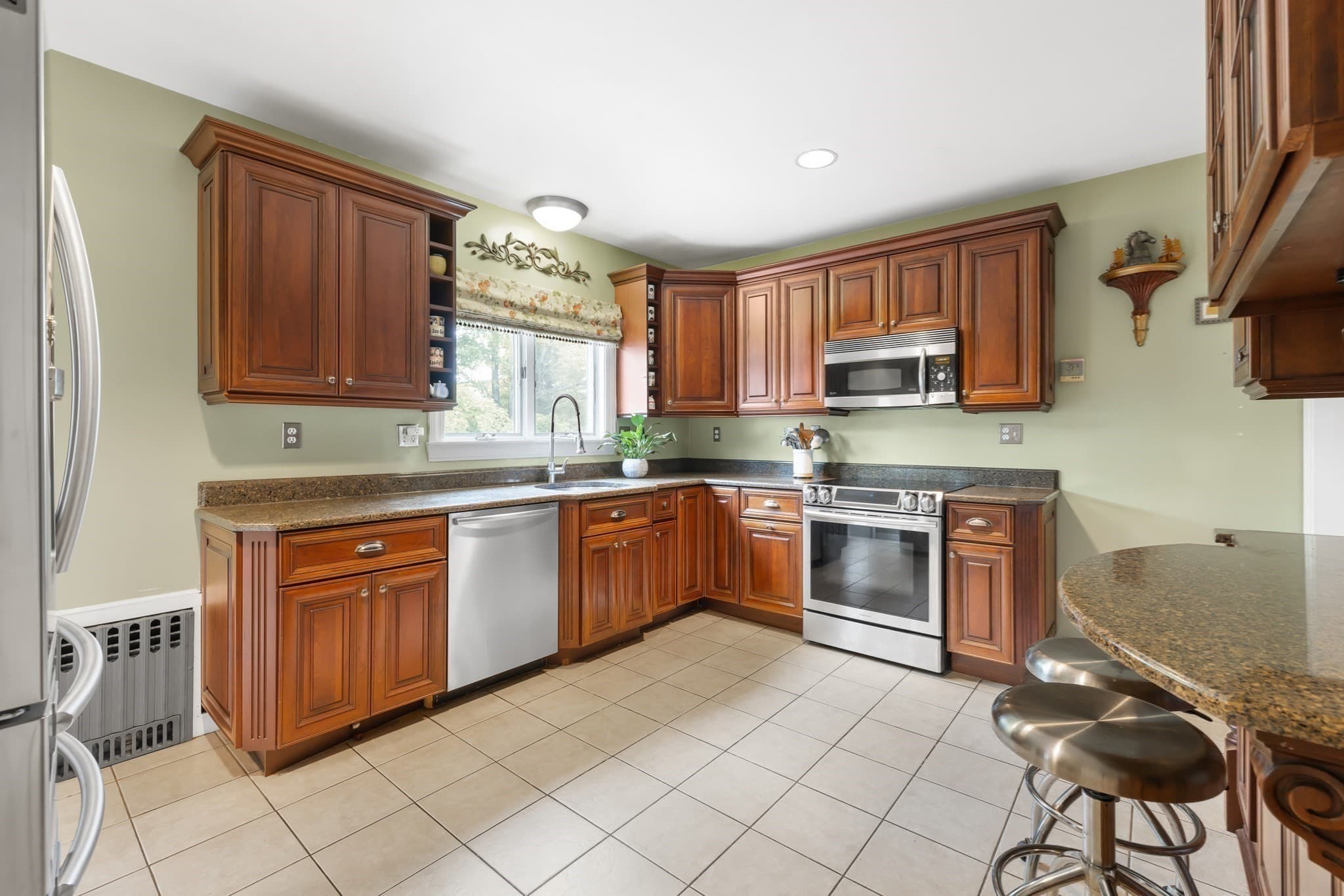 Single Family Residence at 820 Beaver St, Waltham MA 02452, photo 9 of 36
