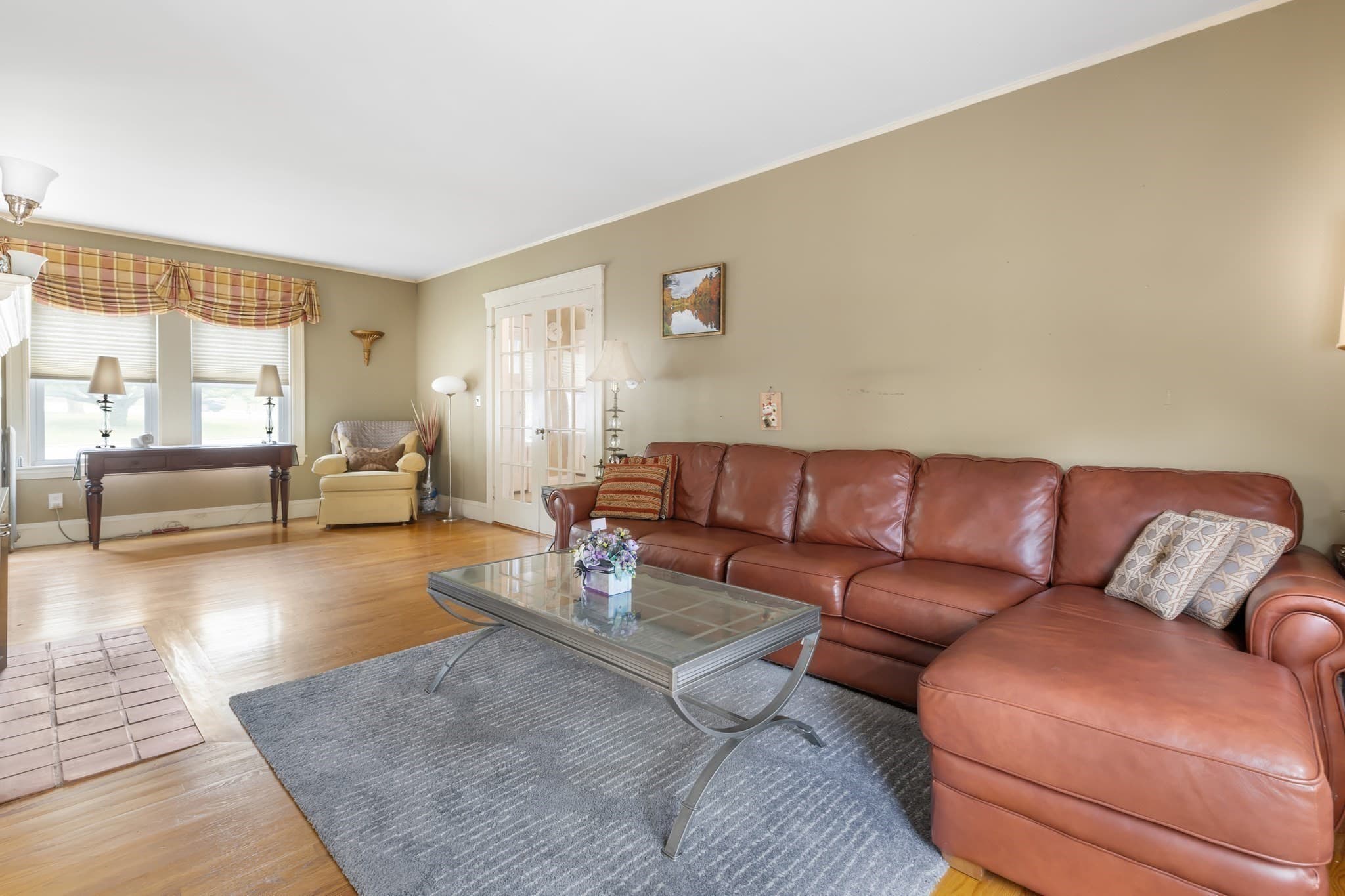 Single Family Residence at 820 Beaver St, Waltham MA 02452, photo 4 of 36