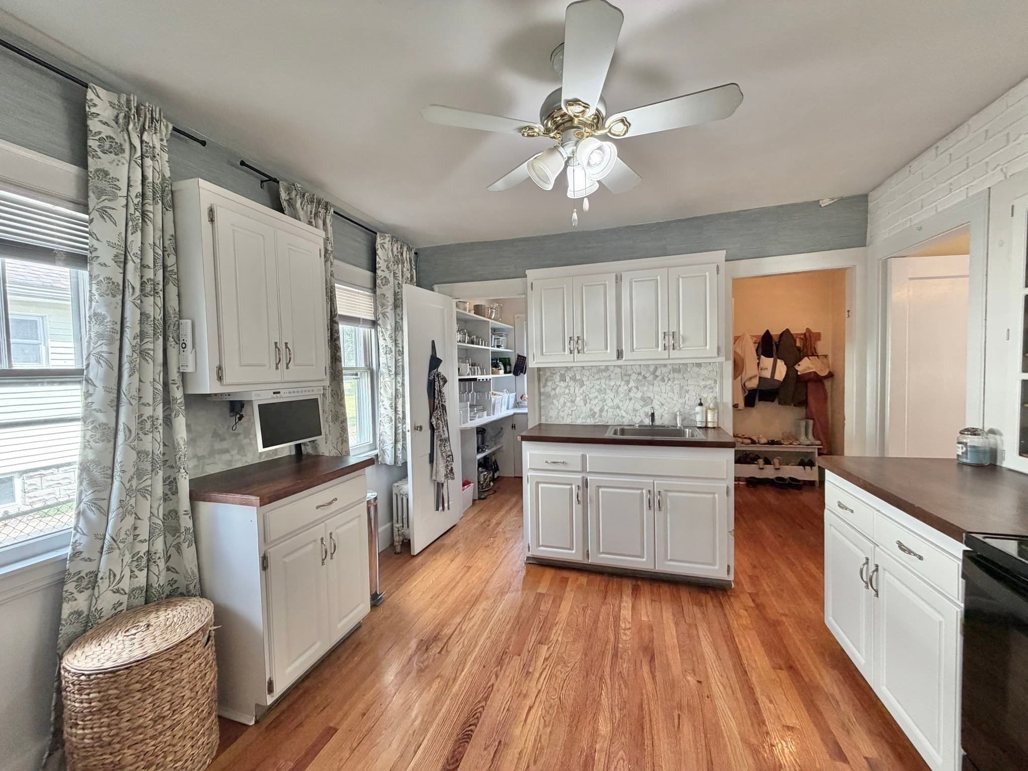 Single Family Residence at 6 Mortimer St, Springfield MA 01109, Springfield, photo 15 of 42