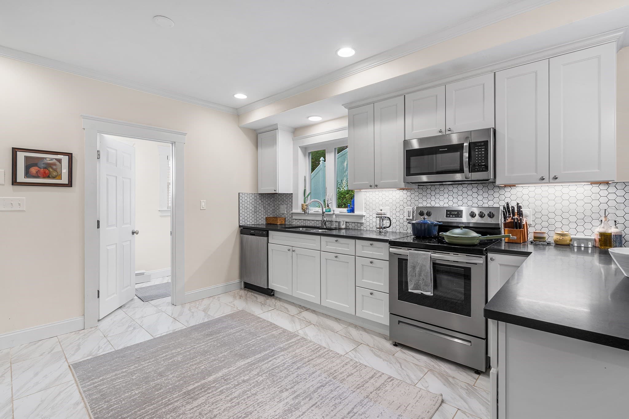 Single Family Residence at 15 S Flagg St, Worcester MA 01602, Worcester, photo 6 of 34