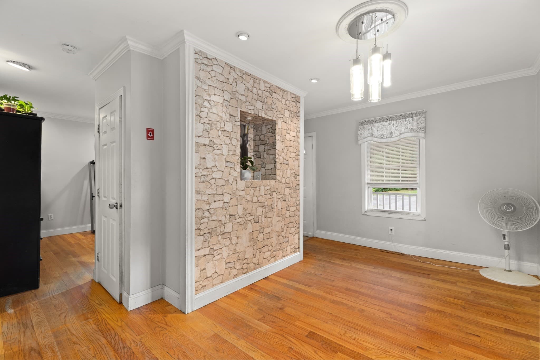 Single Family Residence at 114 Cogswell St, Haverhill MA 01832, photo 2 of 22