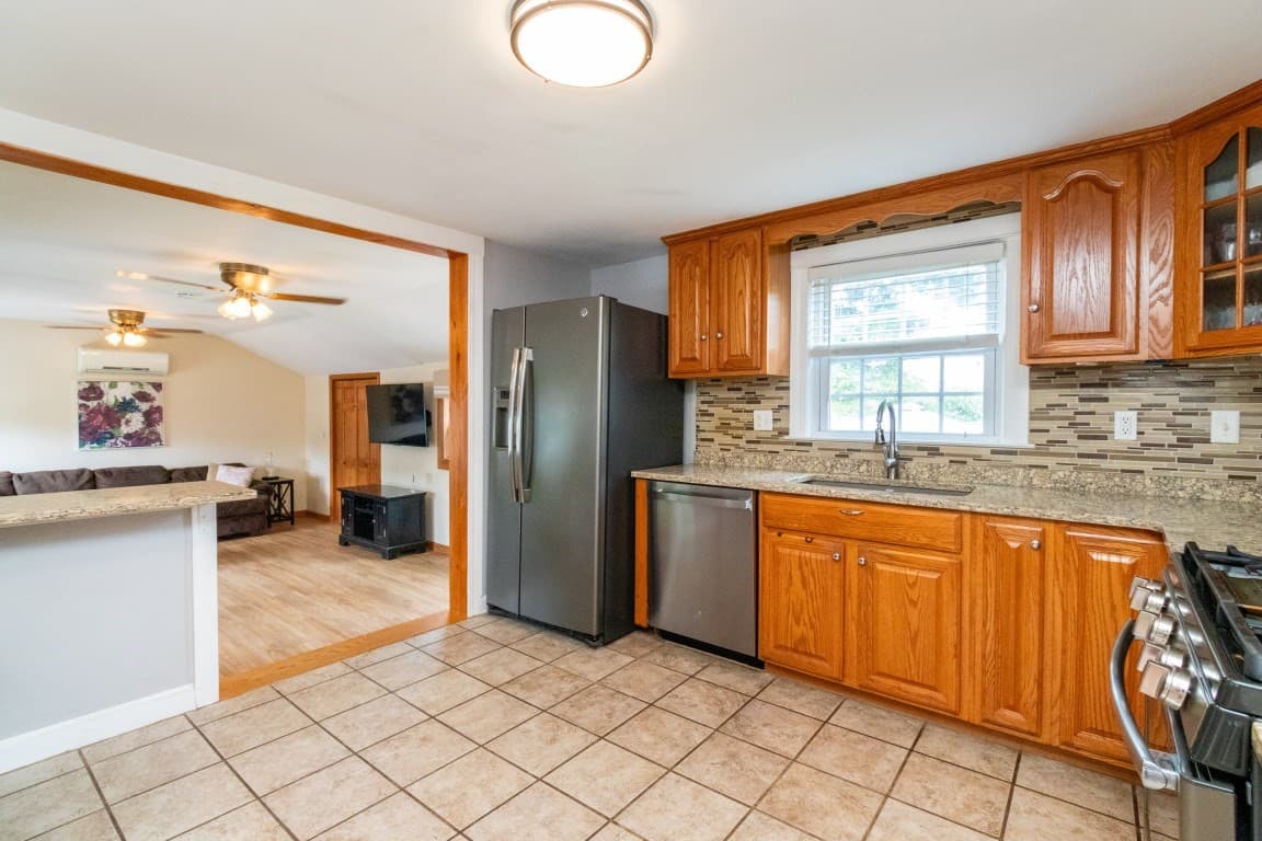 Single Family Residence at 52 Chisholm Rd, Weymouth MA 02190, photo 5 of 32