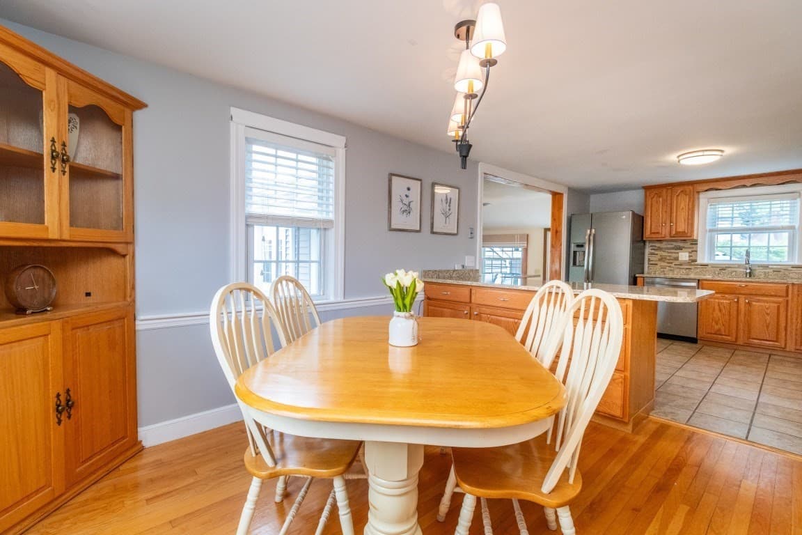 Single Family Residence at 52 Chisholm Rd, Weymouth MA 02190, photo 9 of 32
