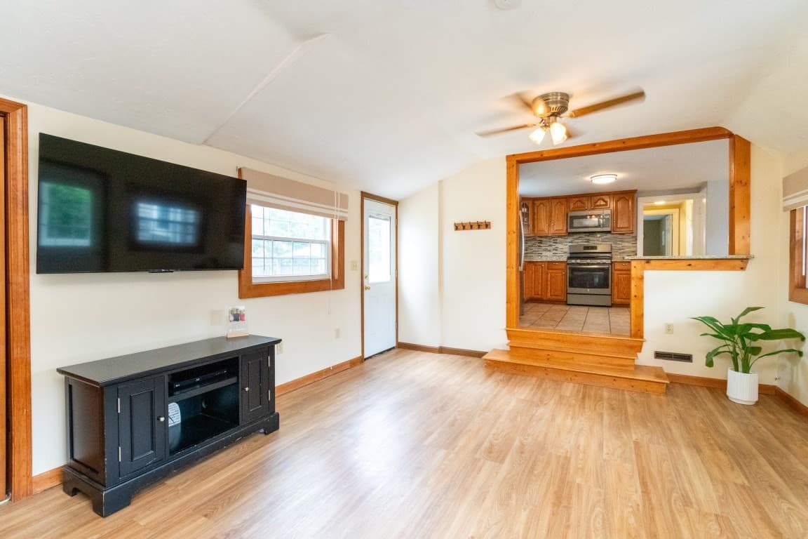 Single Family Residence at 52 Chisholm Rd, Weymouth MA 02190, photo 4 of 32