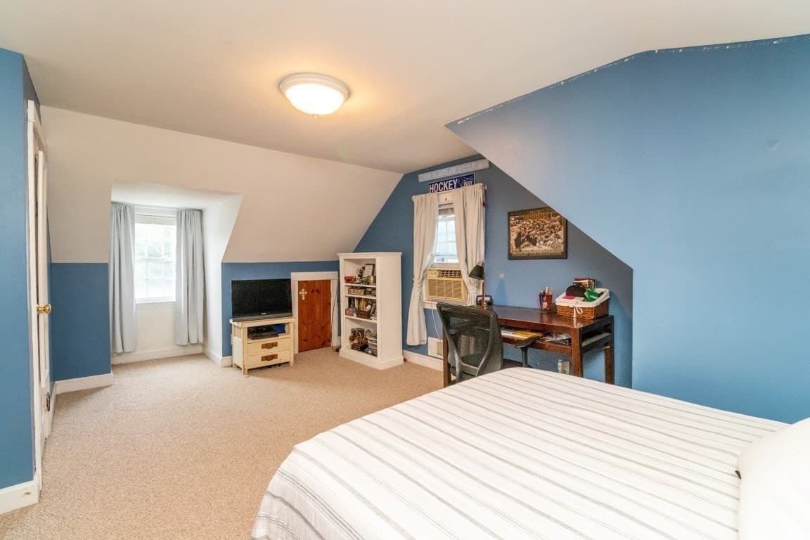 Single Family Residence at 52 Chisholm Rd, Weymouth MA 02190, photo 21 of 32