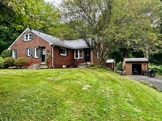 10 Chestnut Street, Hatfield MA 01038