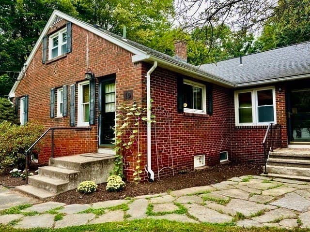 Single Family Residence at 10 Chestnut Street, Hatfield MA 01038, Hatfield, photo 5 of 33