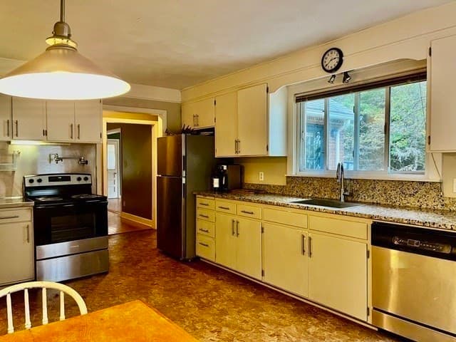Single Family Residence at 10 Chestnut Street, Hatfield MA 01038, Hatfield, photo 11 of 33