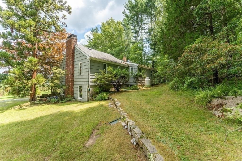 Single Family Residence at 883 River Road, Groton CT 06355, photo 6 of 23