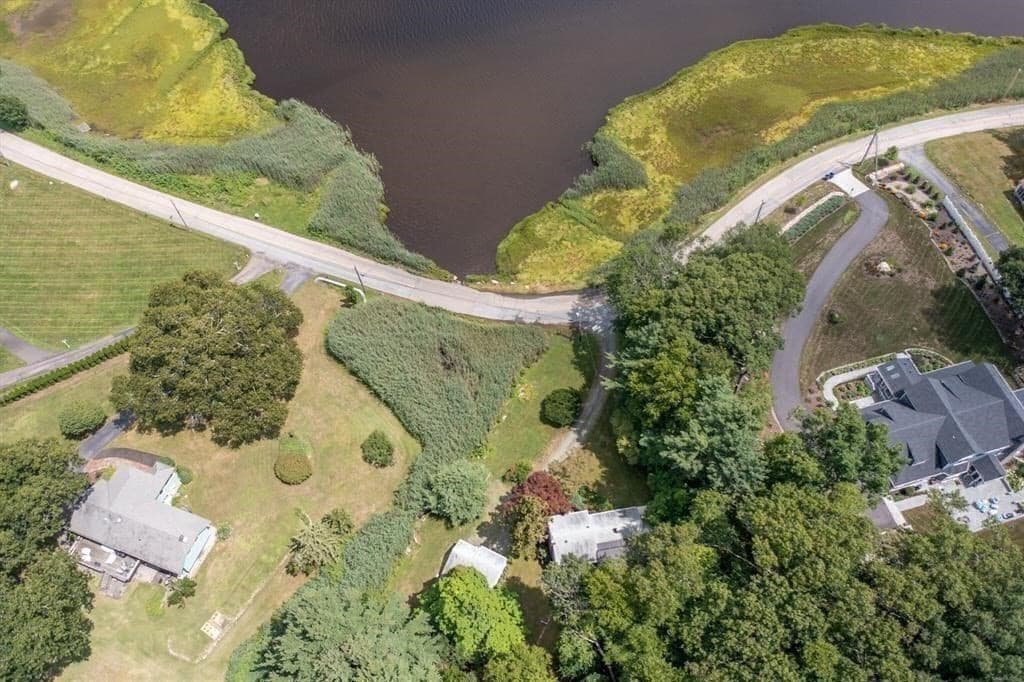 Single Family Residence at 883 River Road, Groton CT 06355, photo 16 of 23