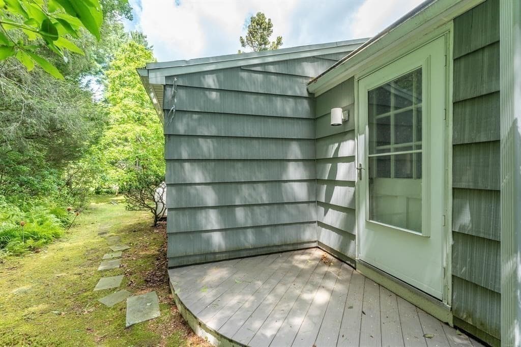 Single Family Residence at 883 River Road, Groton CT 06355, photo 7 of 23