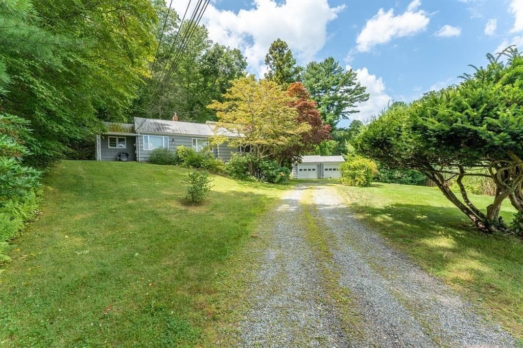 883 River Road, Groton CT 06355