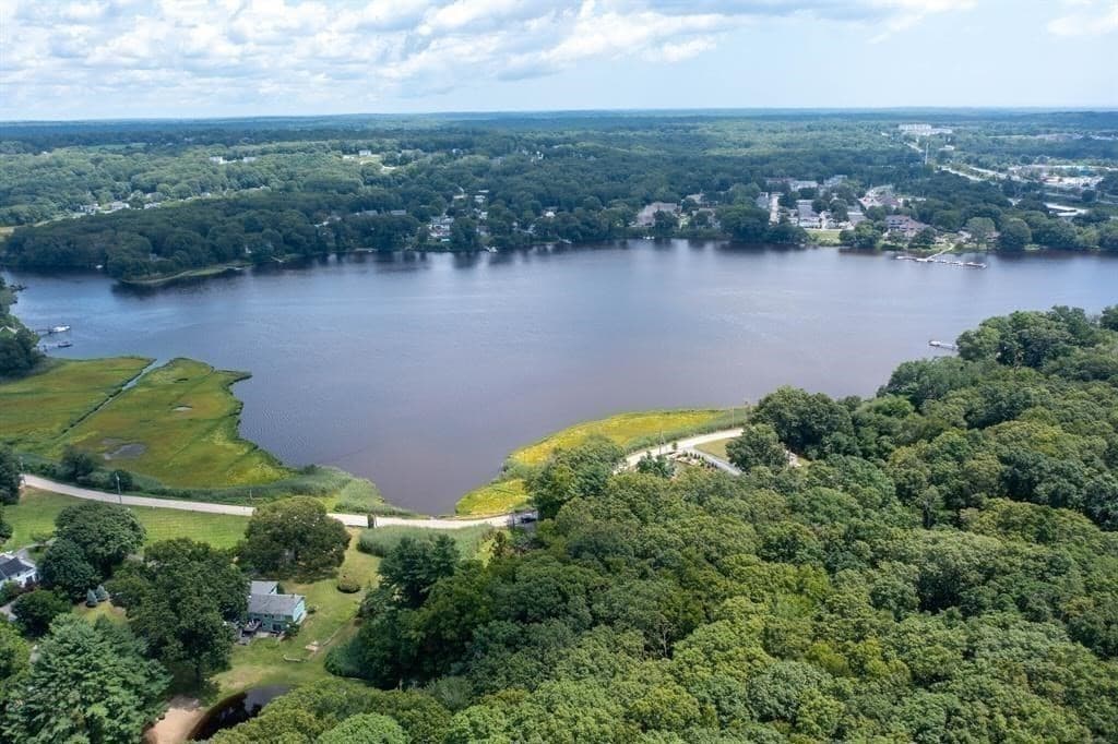 Single Family Residence at 883 River Road, Groton CT 06355, photo 15 of 23