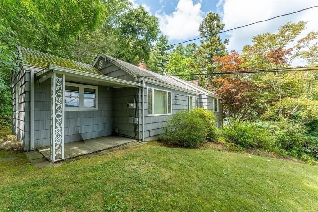 Single Family Residence at 883 River Road, Groton CT 06355, photo 8 of 23