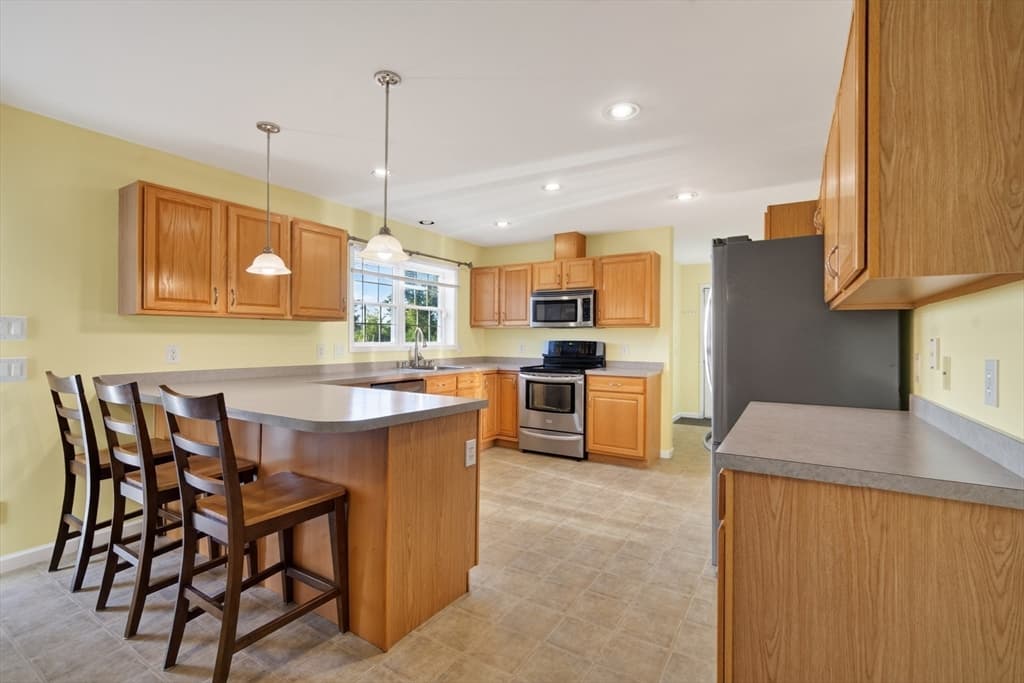 Single Family Residence at 36 Mcintyre Rd, Oxford MA 01537, Oxford, photo 7 of 36