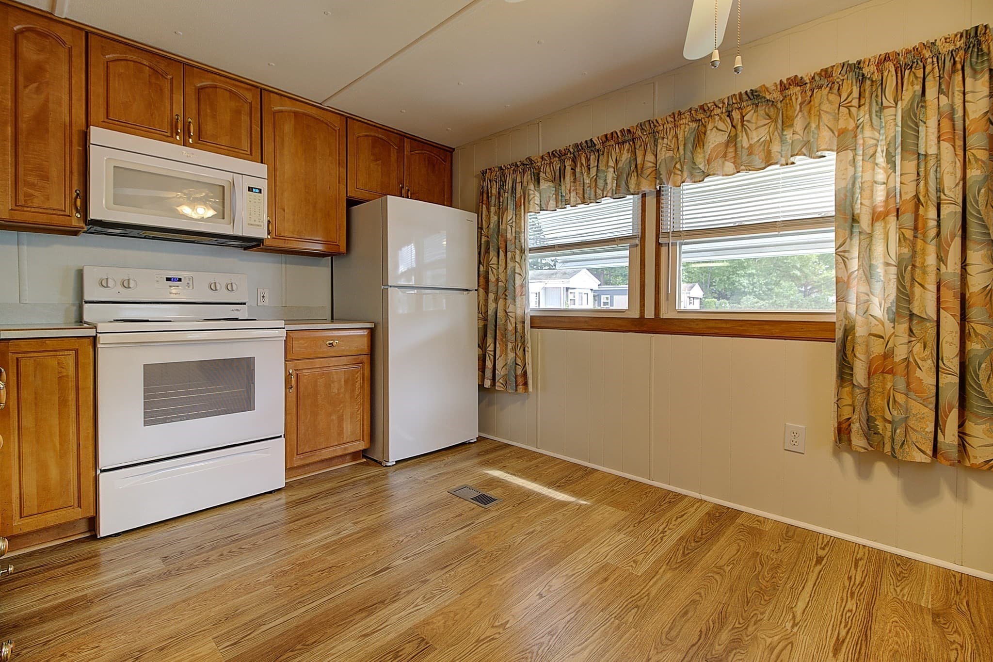 Mobile Home at 38 Colvin St, Attleboro MA 02703, Attleboro, photo 5 of 10