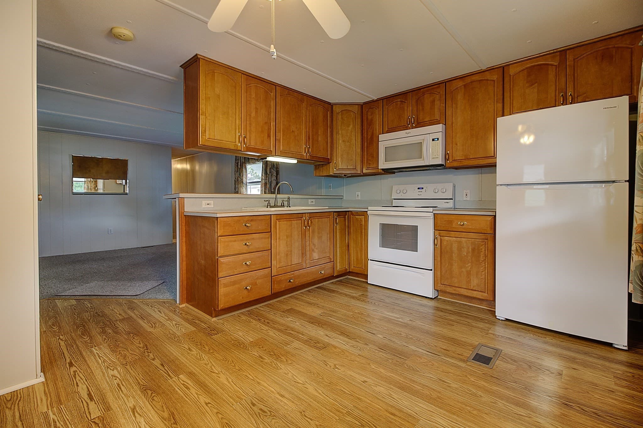 Mobile Home at 38 Colvin St, Attleboro MA 02703, Attleboro, photo 4 of 10