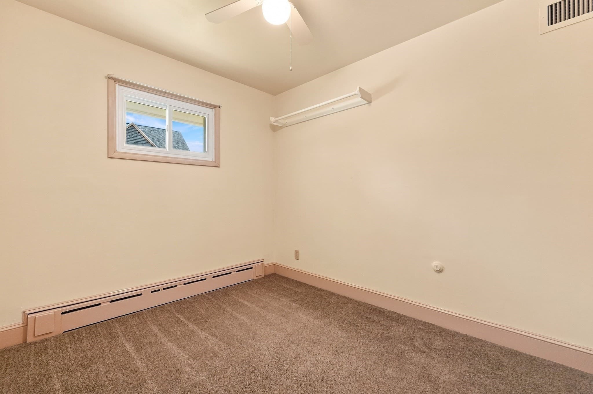 Single Family Residence at 2228 Acushnet Ave, New Bedford MA 02745, New Bedford, photo 24 of 39