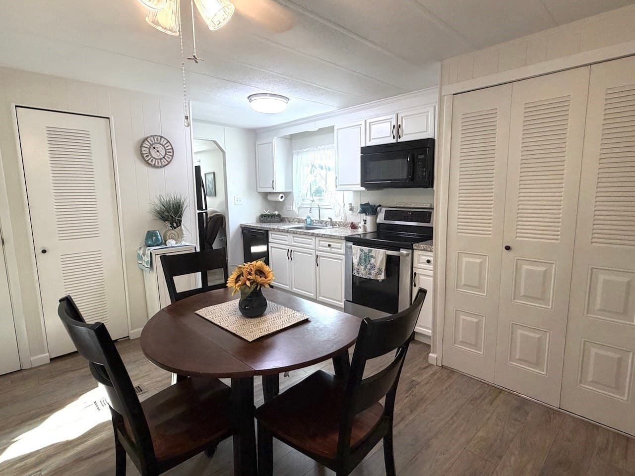 Mobile Home at 39 First Ave, Westfield MA 01085, Westfield, photo 24 of 39