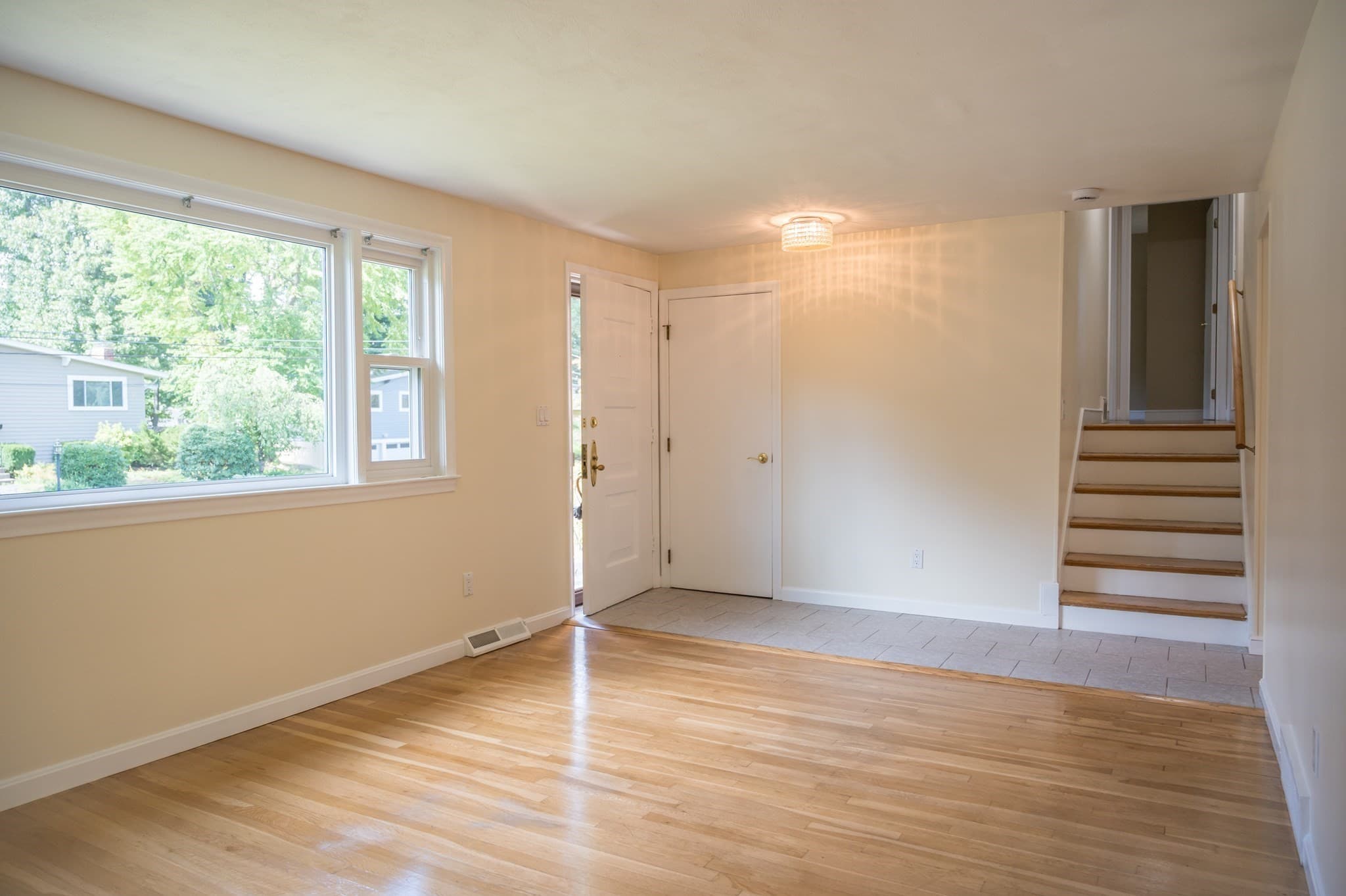 Single Family Residence at 21 Debra Ln, Framingham MA 01701, Framingham, photo 2 of 35