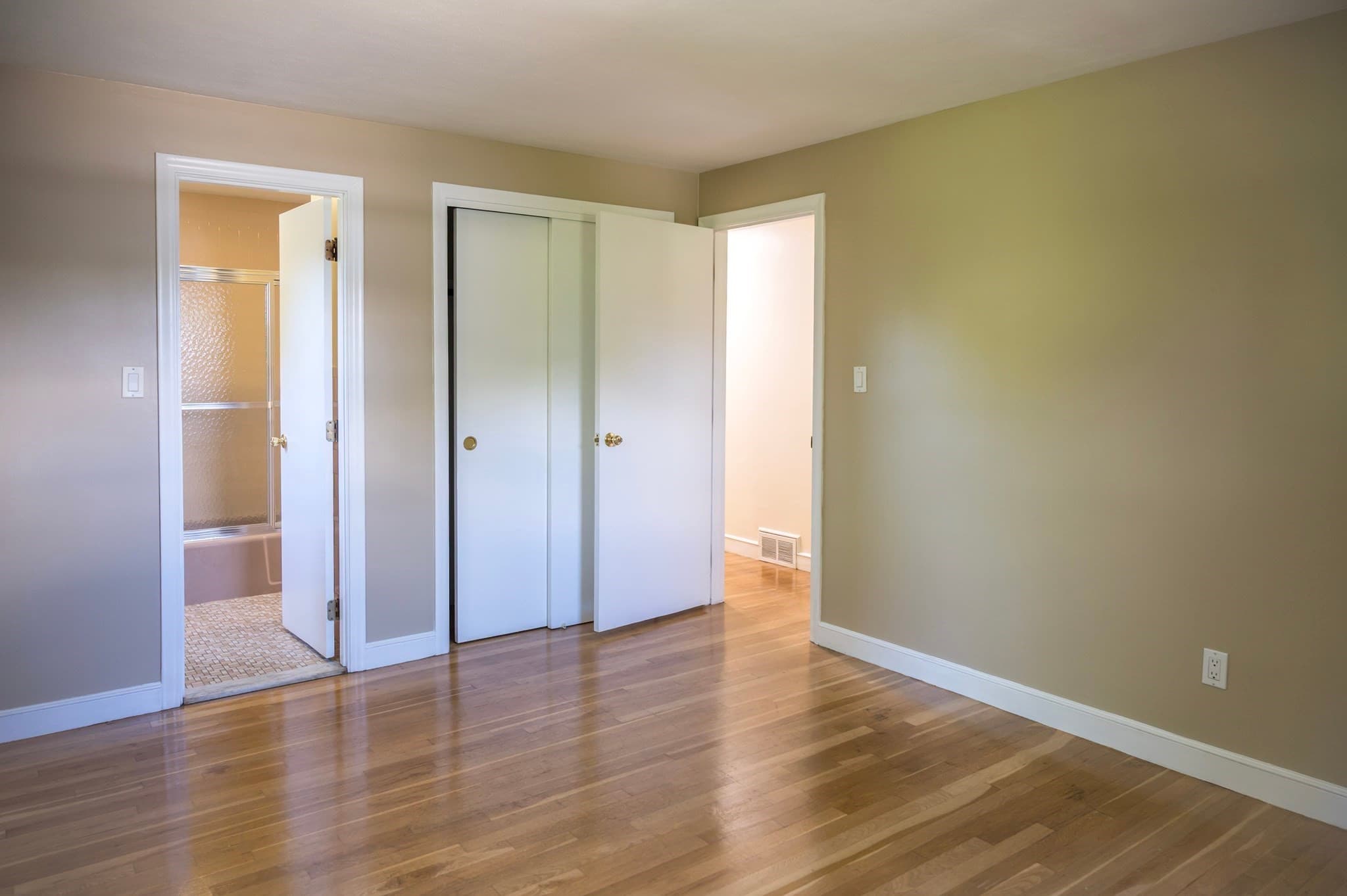 Single Family Residence at 21 Debra Ln, Framingham MA 01701, Framingham, photo 12 of 35