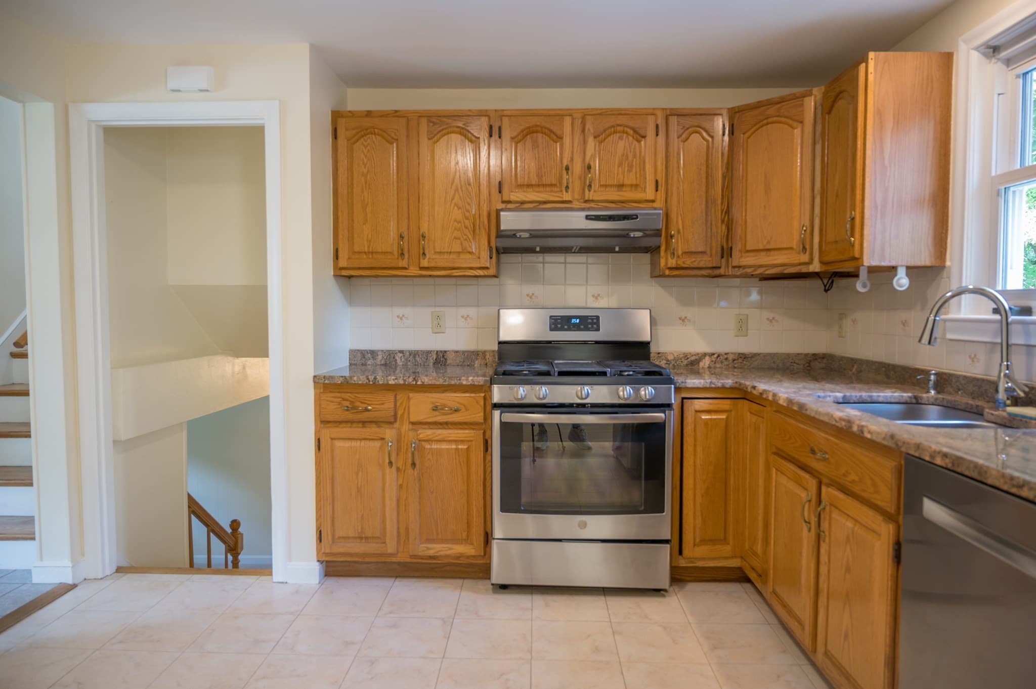 Single Family Residence at 21 Debra Ln, Framingham MA 01701, Framingham, photo 7 of 35