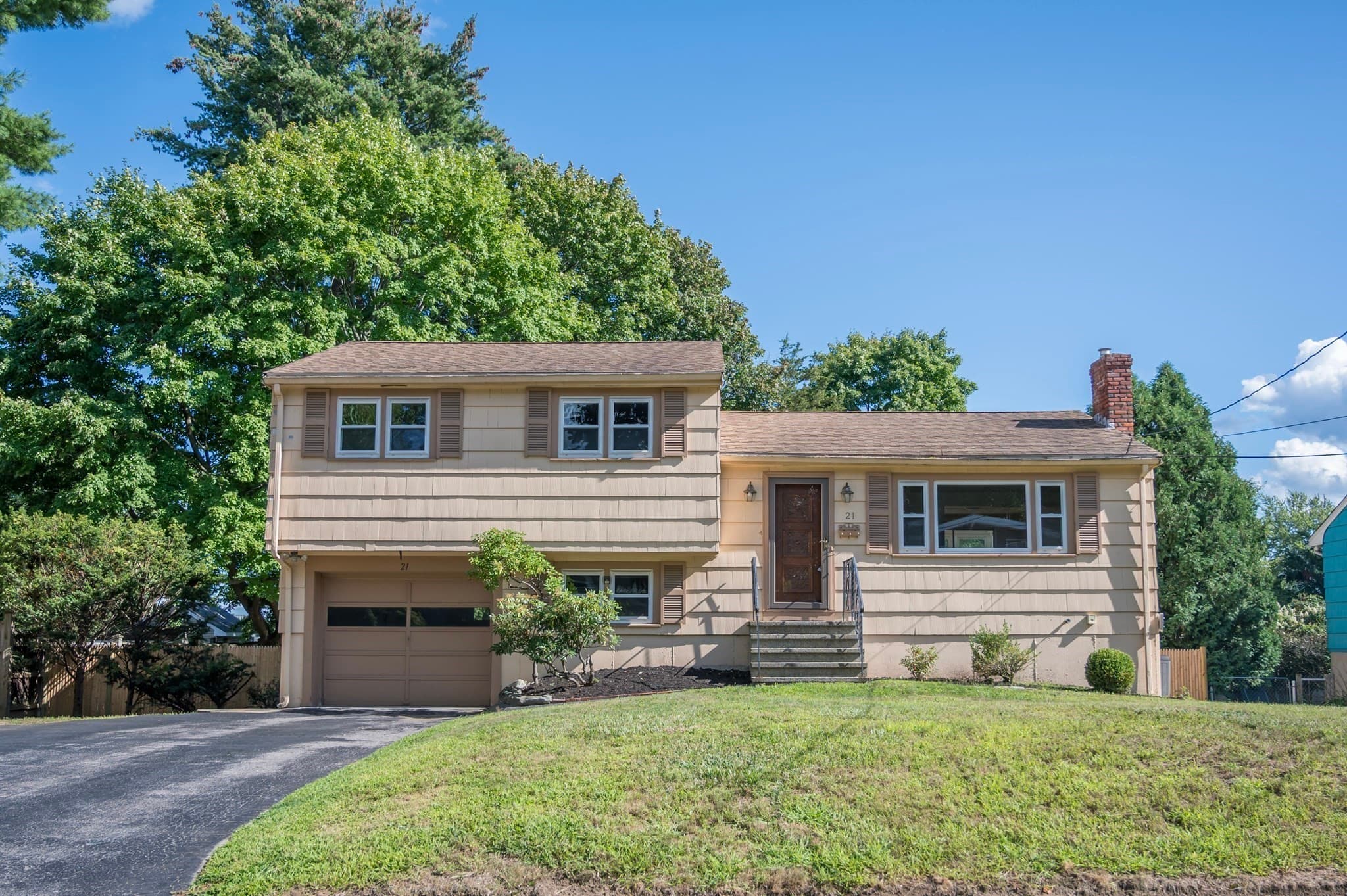 21 Debra Ln, Framingham MA 01701