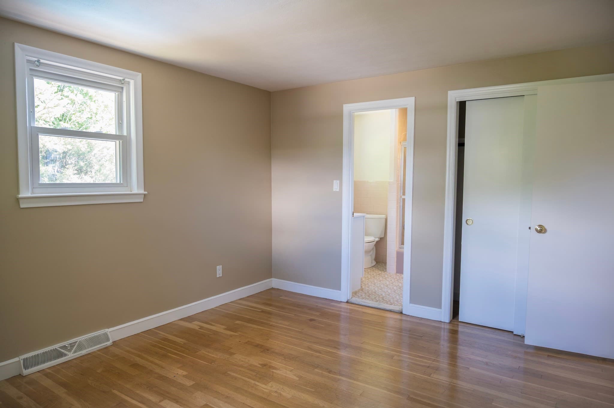 Single Family Residence at 21 Debra Ln, Framingham MA 01701, Framingham, photo 11 of 35
