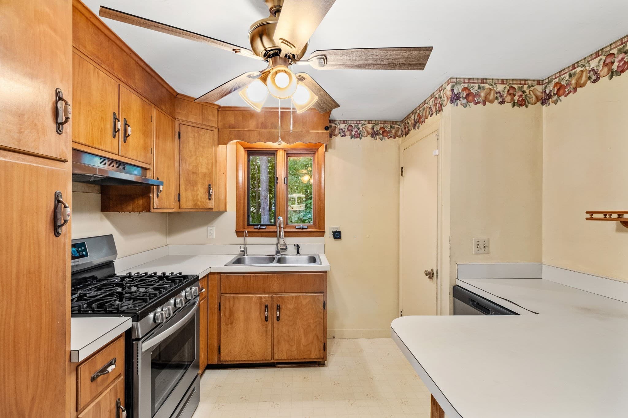 Single Family Residence at 8 Wheeler Rd, Westborough MA 01581, Westborough, photo 14 of 32